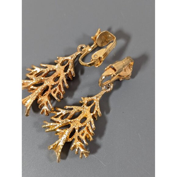 Vintage Gold Tone Red Rhinestone Christmas Tree Star Dangle Earrings Clip On - Picture 6 of 9